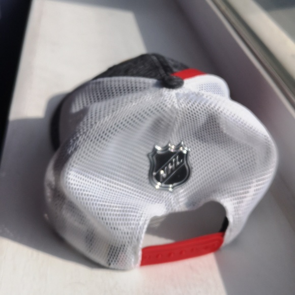 CALGARY FLAMES HAT - Picture 4 of 4